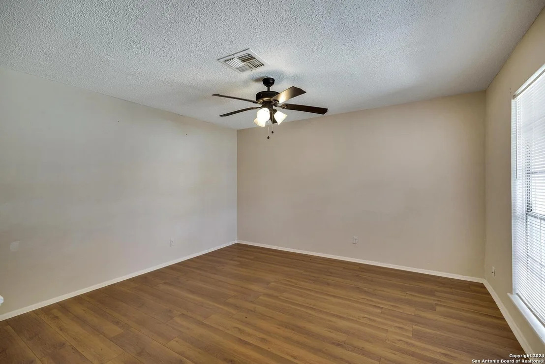 Photo of 5918 BENNINGTON DR