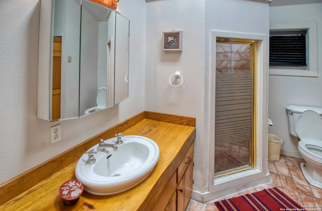 Photo of 210 Bluebonnet Dr