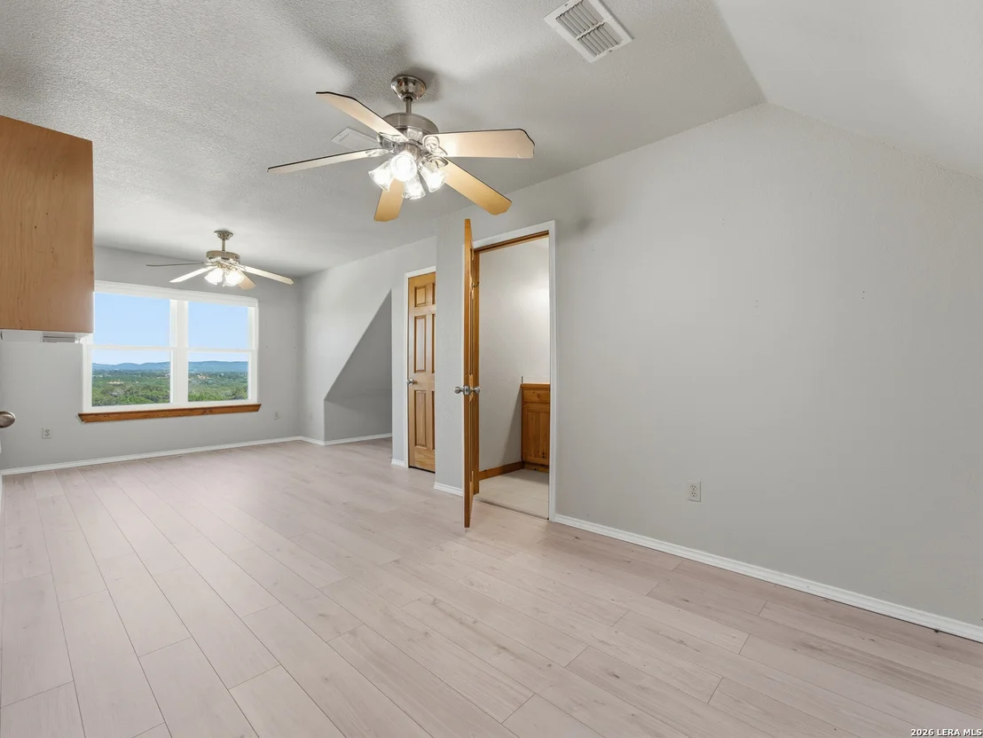 Photo of 412 Bear Springs Trl