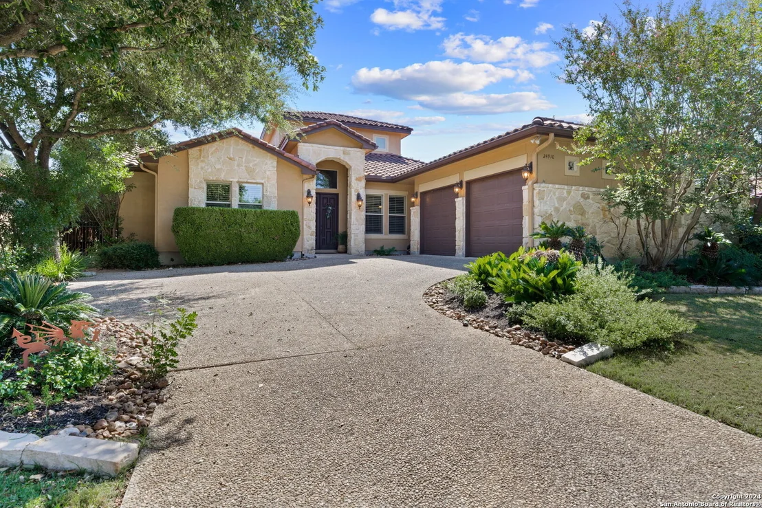 Photo of 24910 ESTANCIA CIR