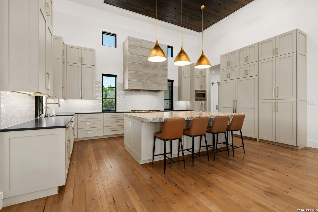 Photo of 121 Greystone Pt