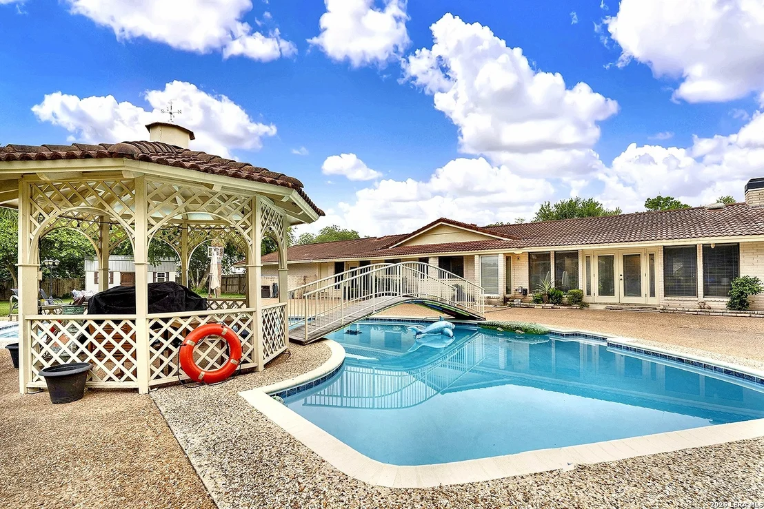 Photo of 5 AUGUSTA DR