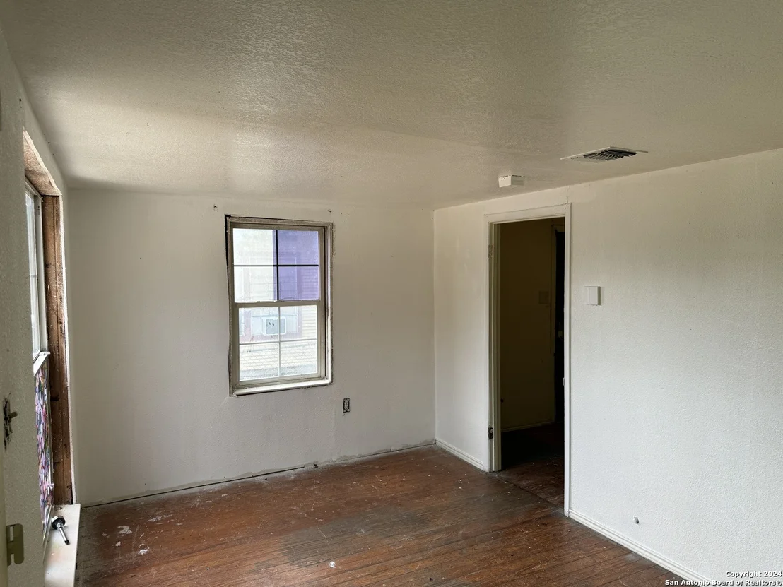 Photo of 527 sharmain PL