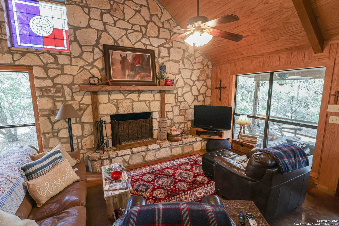 Photo of 1177 RIVER RD
