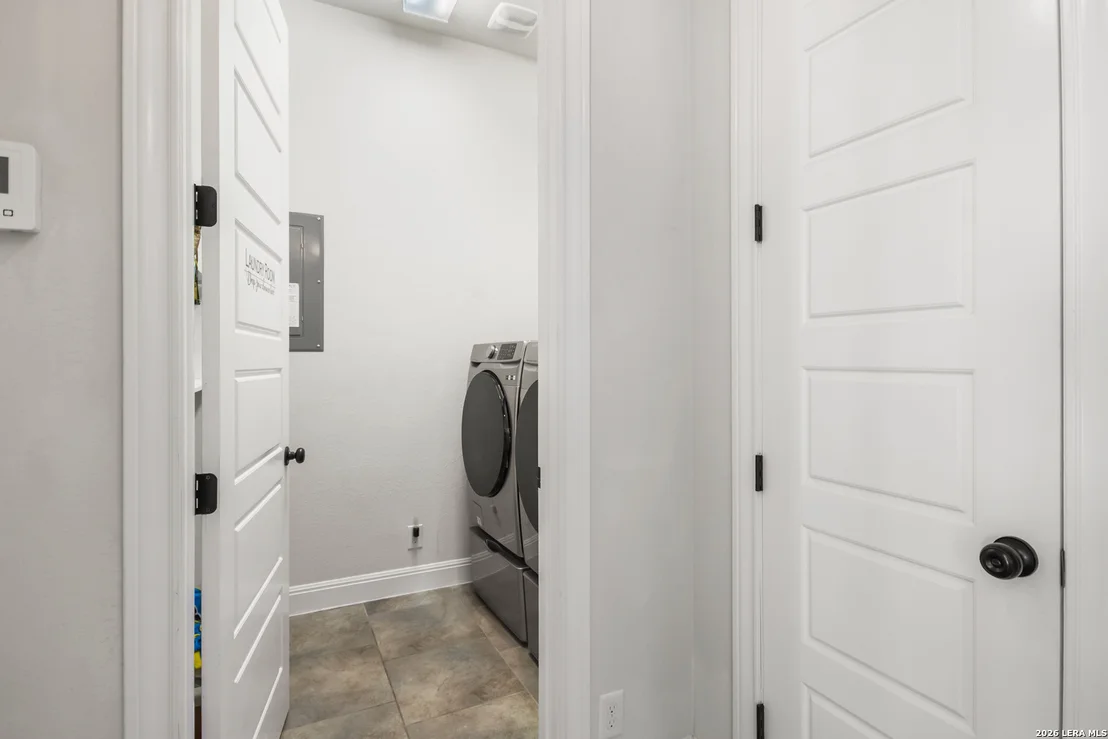 Photo of 417 BEE CAVES CV