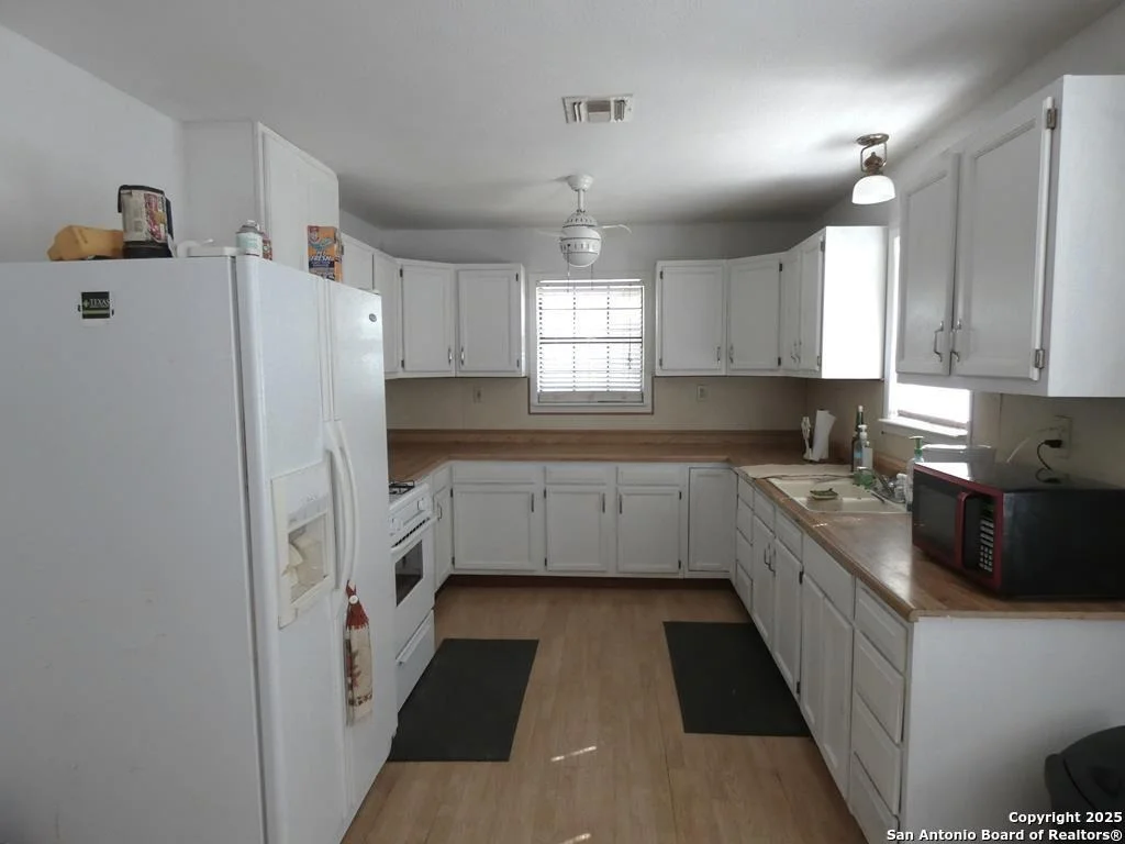 Photo of 227 Deaf Smith Rd