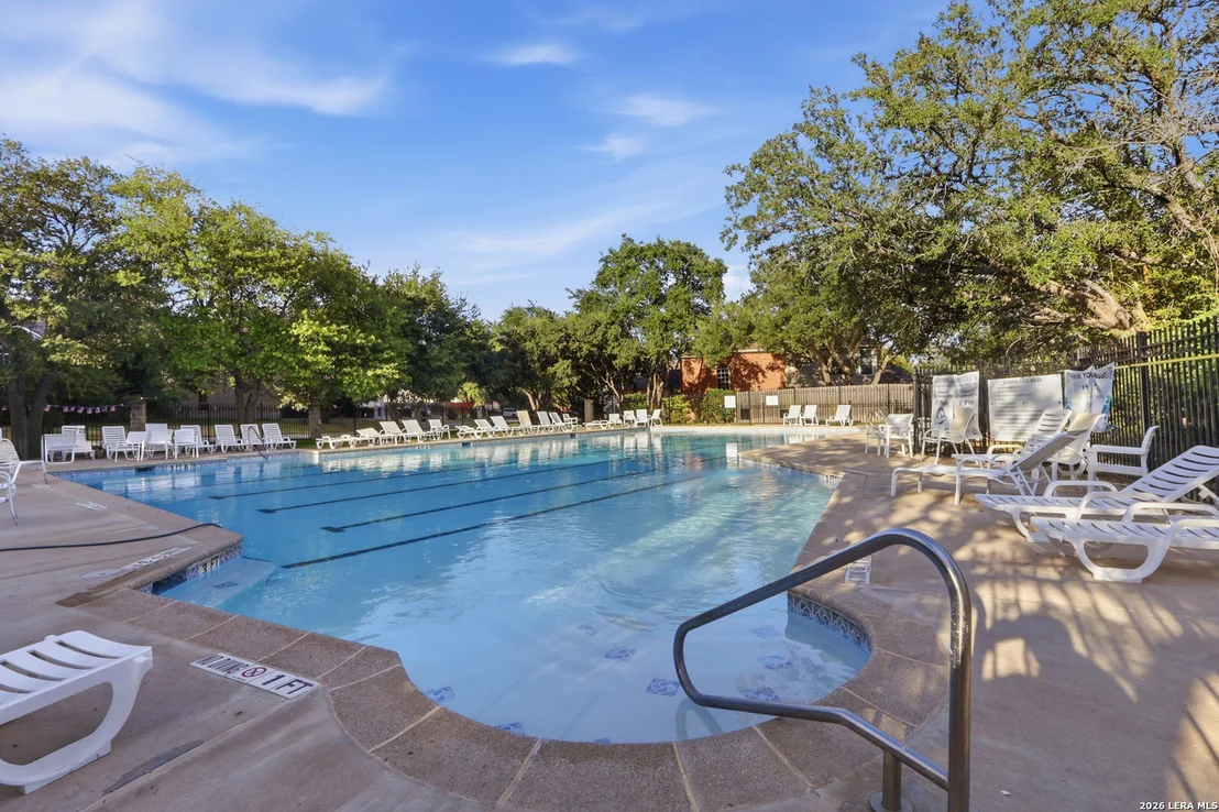 Photo of 831 Queens Oak
