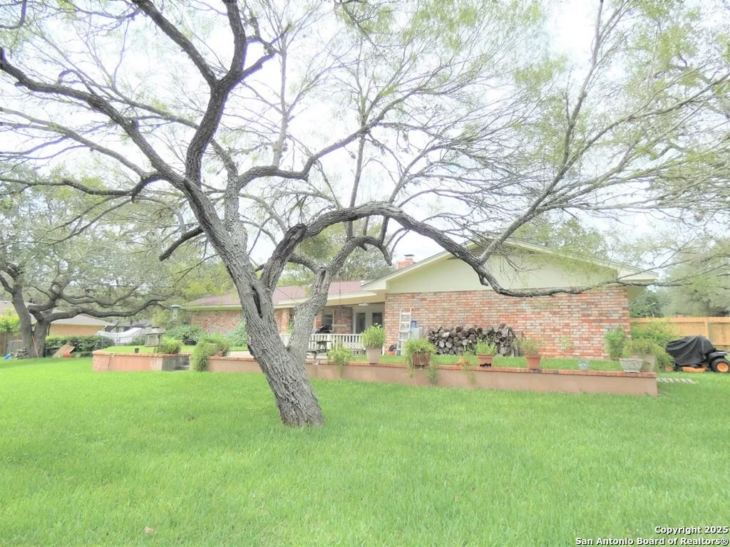 Photo of 12 Encino Loma