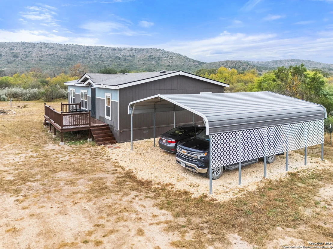 Photo of 1140 Private Road 2415
