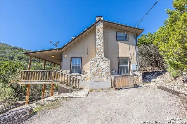 Photo of 606 Canyon Oaks Dr