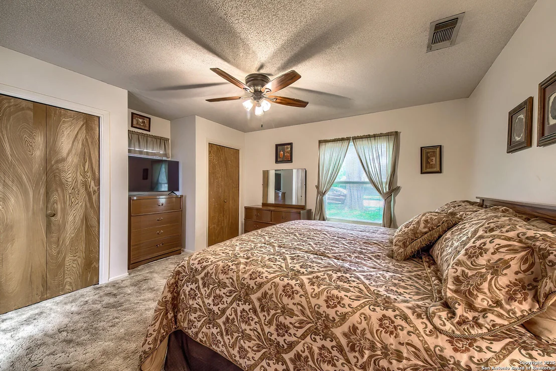 Photo of 1206 Acorn