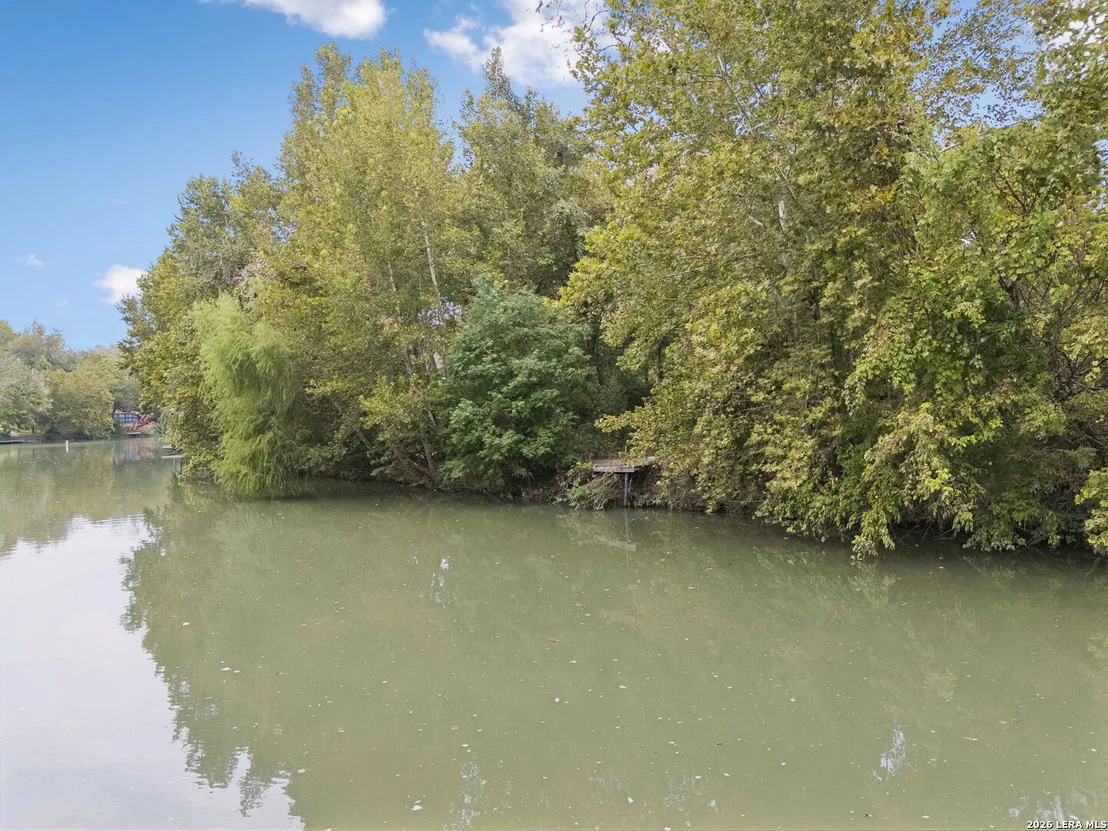 Photo of 8 RIVER OAK DR