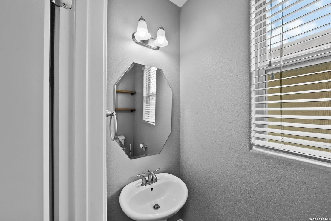 Photo of 2522 Middleground