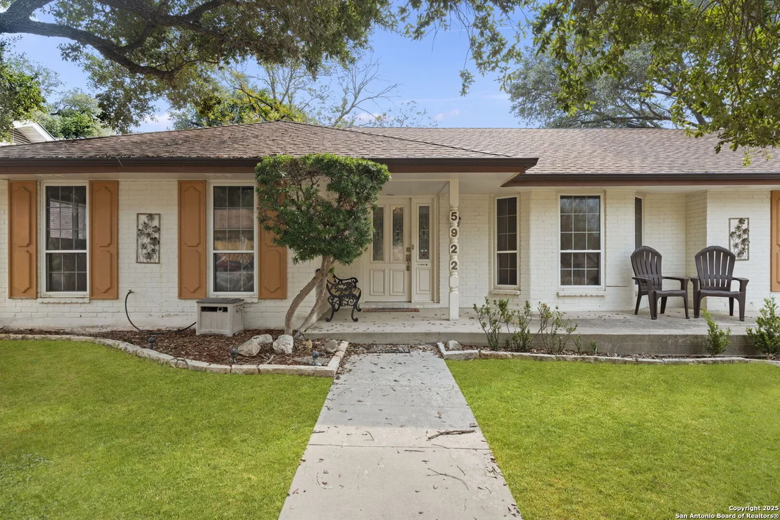 Photo of 5922 Windhaven