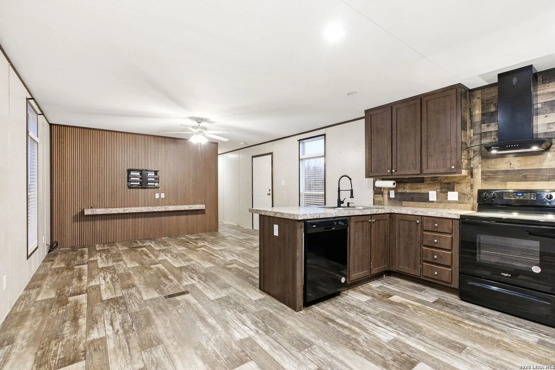 Photo of 2383 Tomblin
