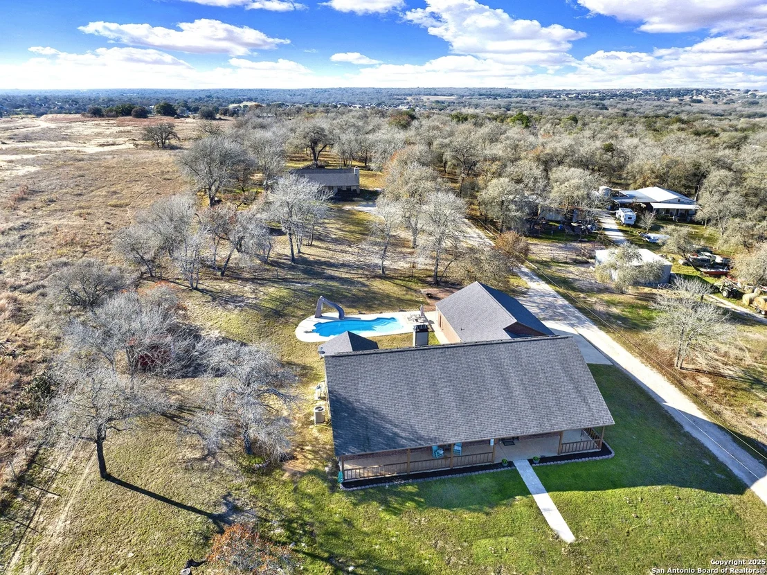 Photo of 330 TWIN OAK