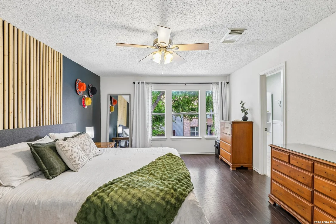 Photo of 8810 Bridgefield