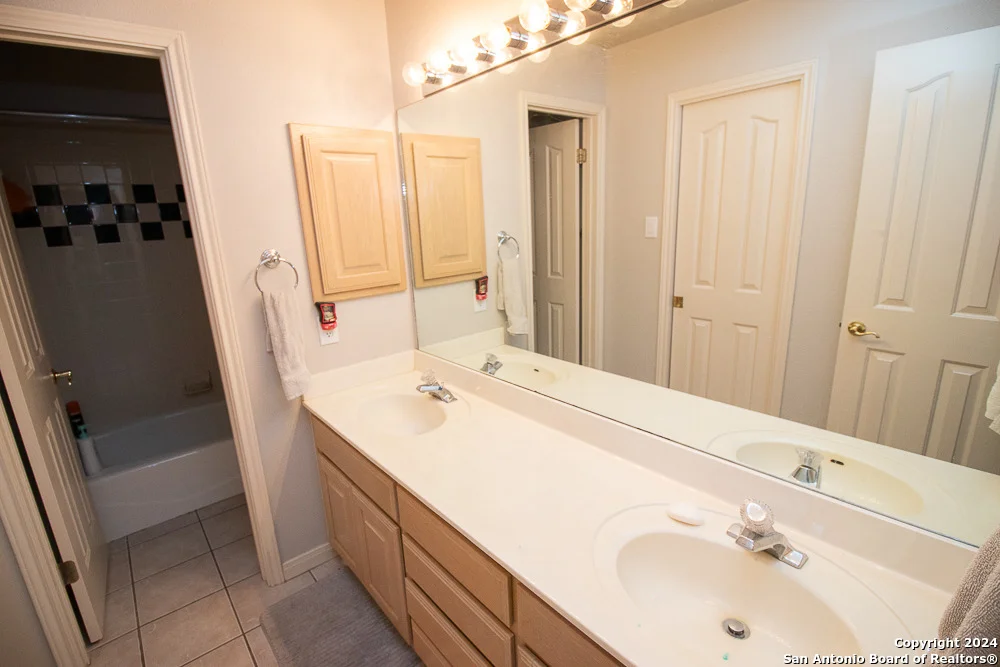 Photo of 8526 FAIRWAY TRACE DR