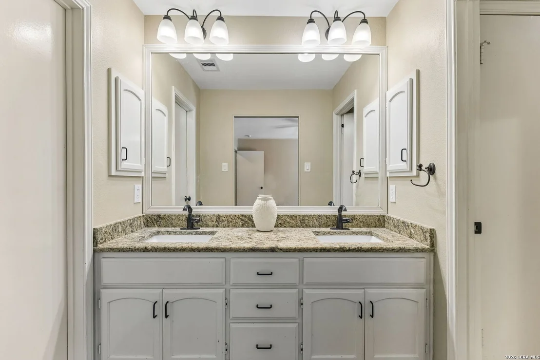 Photo of 2127 Oak Bnd