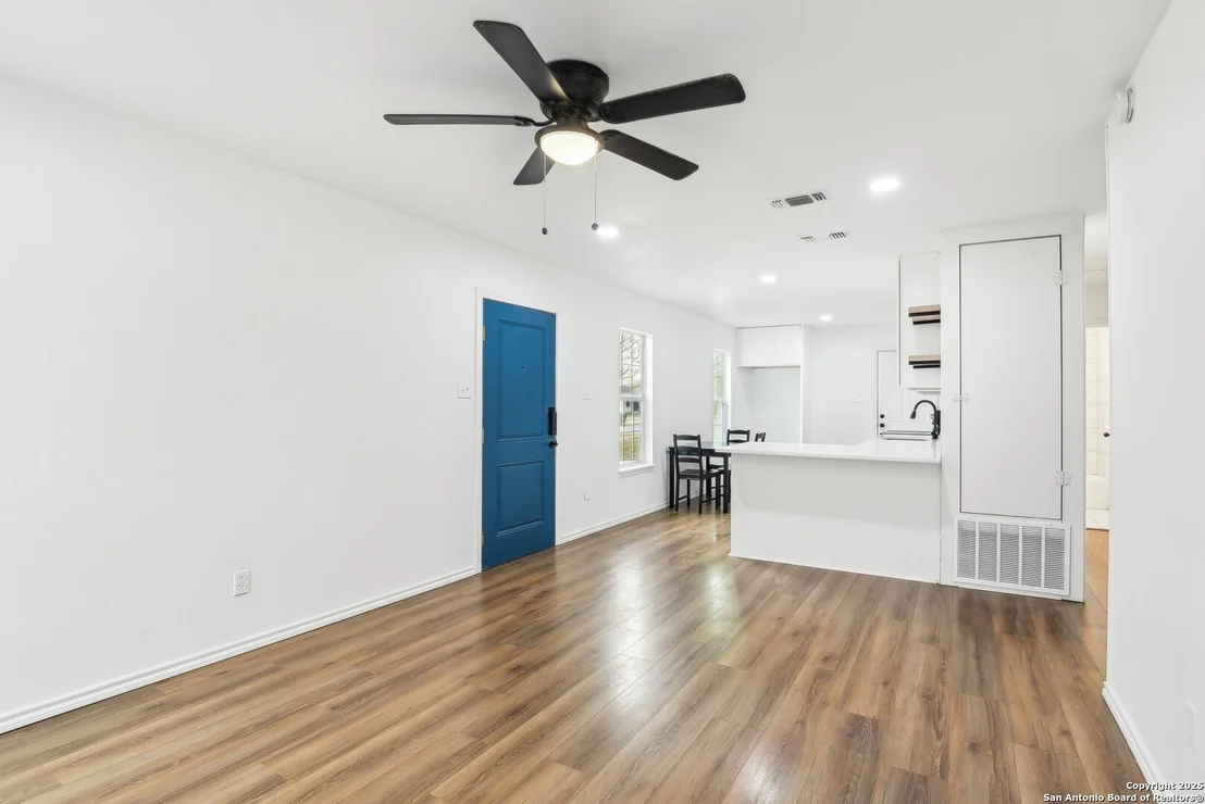 Photo of 843 Deely Place