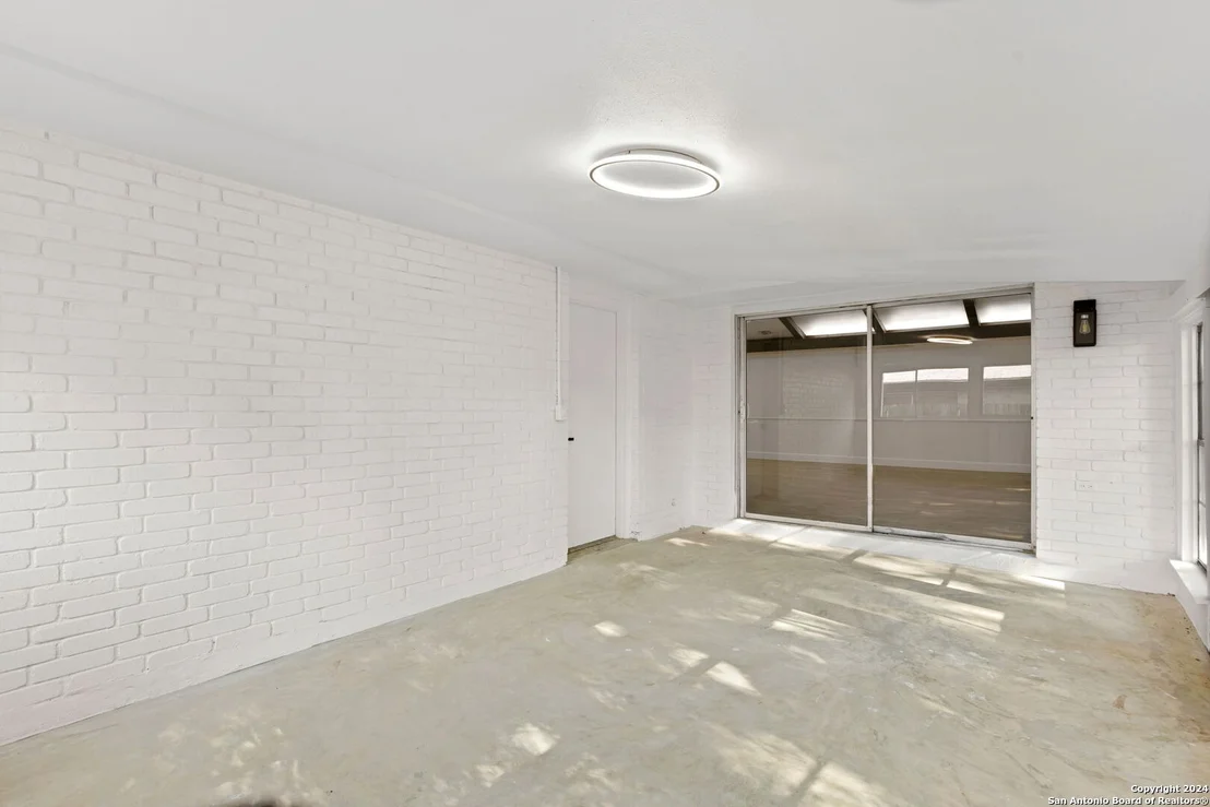 Photo of 5930 Forest Ridge