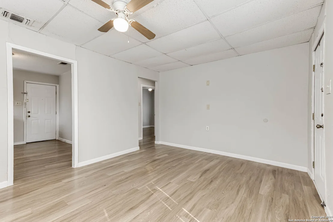 Photo of 835 Grosvenor