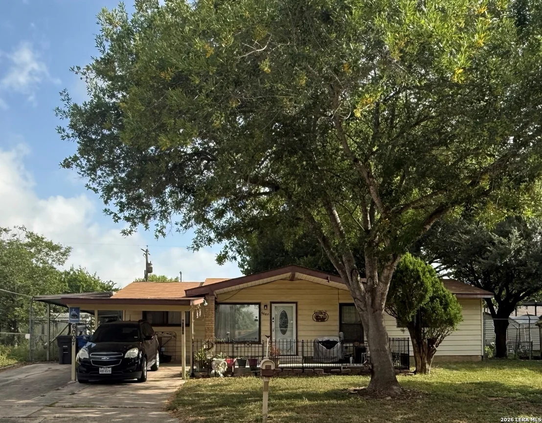 Photo of 6007 STONYBROOK DR