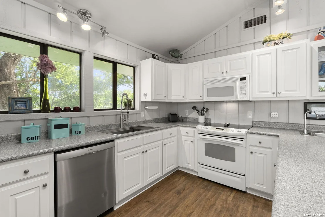 Photo of 669 Mary Blvd