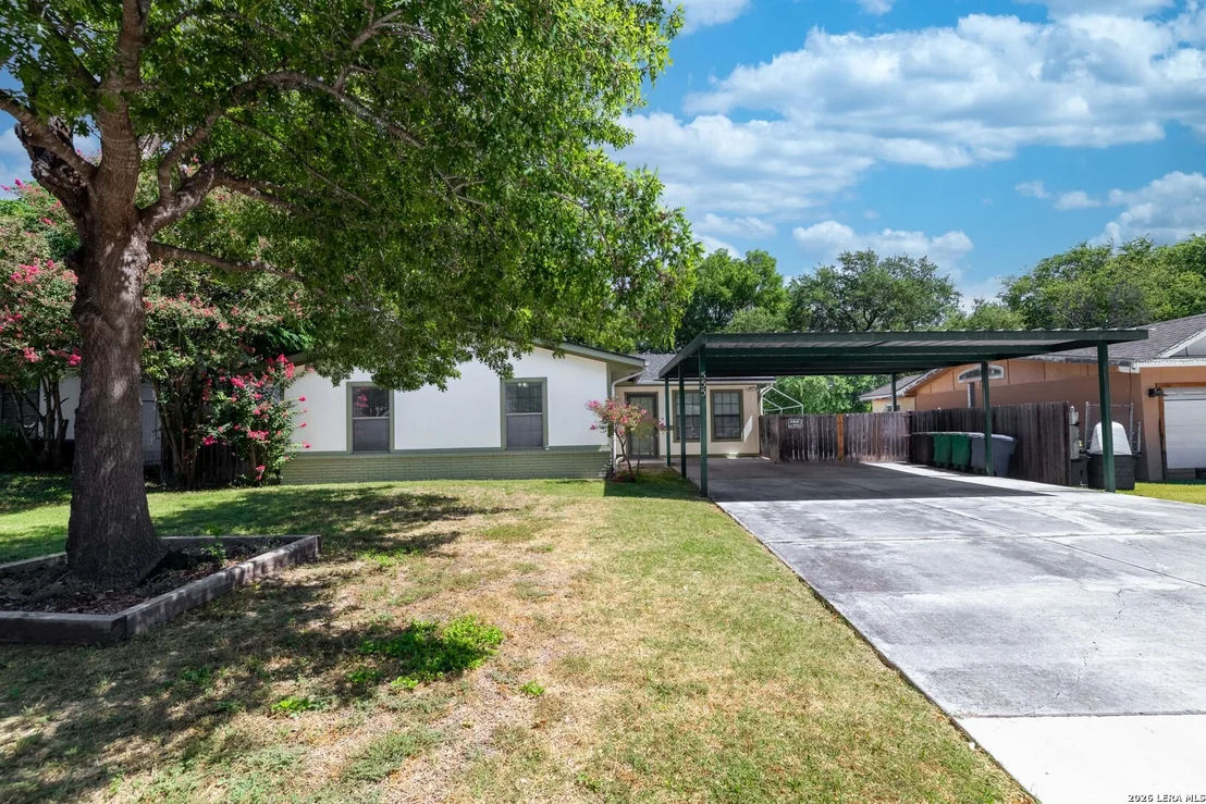Photo of 555 Dawnview