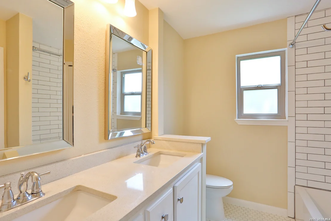 Photo of 131 CREEKSIDE DR