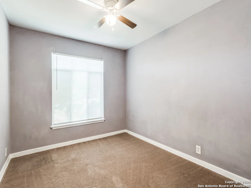 Photo of 615 Edgebrook