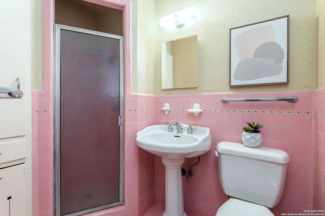 Photo of 104 ROLLING GREEN DR