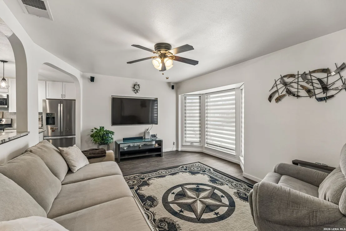 Photo of 218 Whispering Oaks