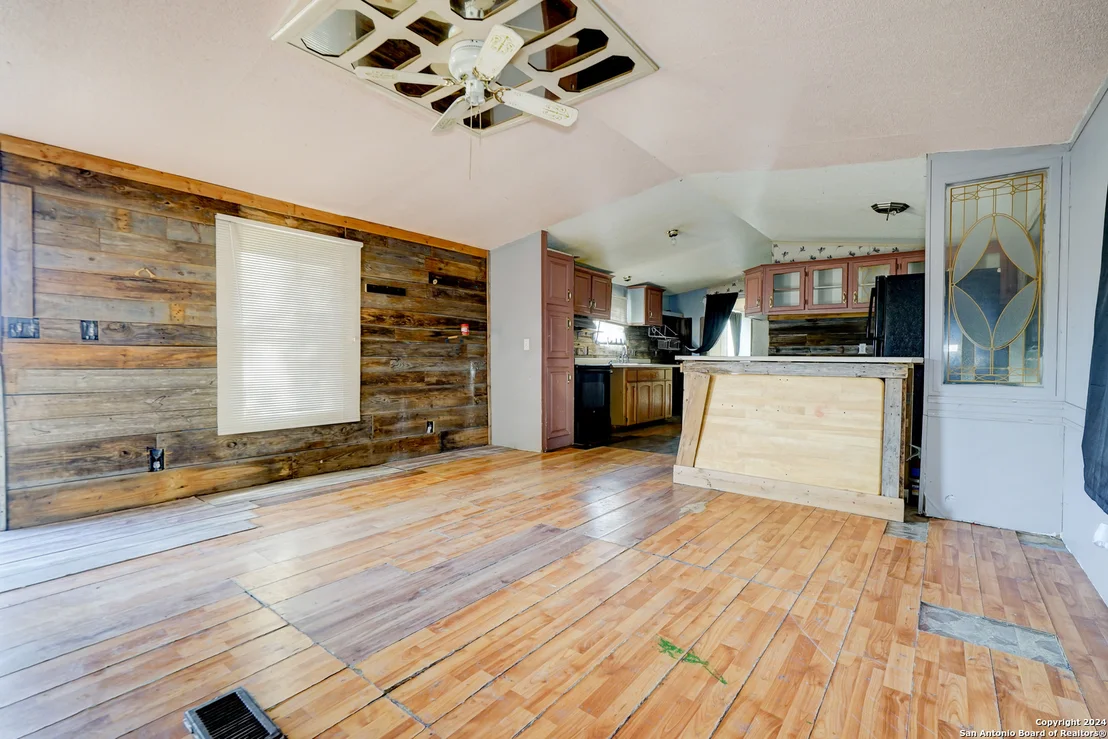 Photo of 1122 Valeria