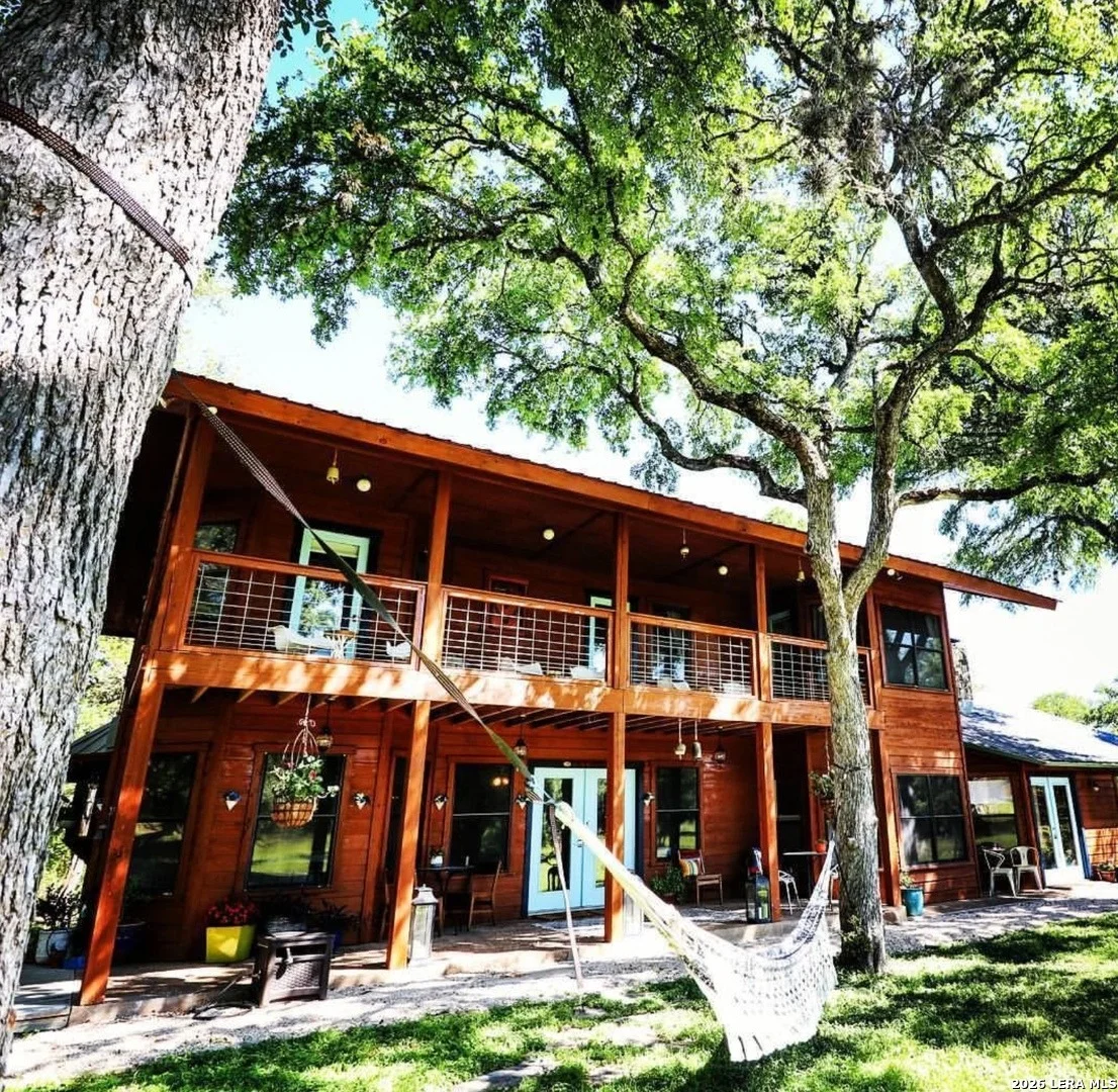 Photo of 810 Oakwood