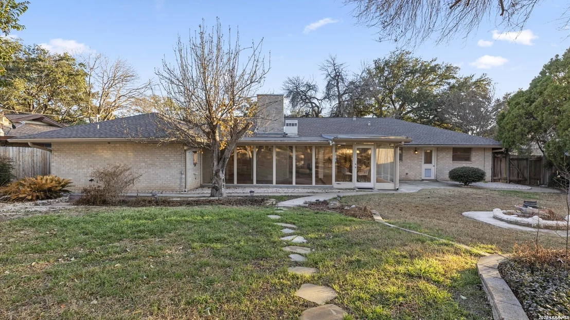 Photo of 425 Crestwind