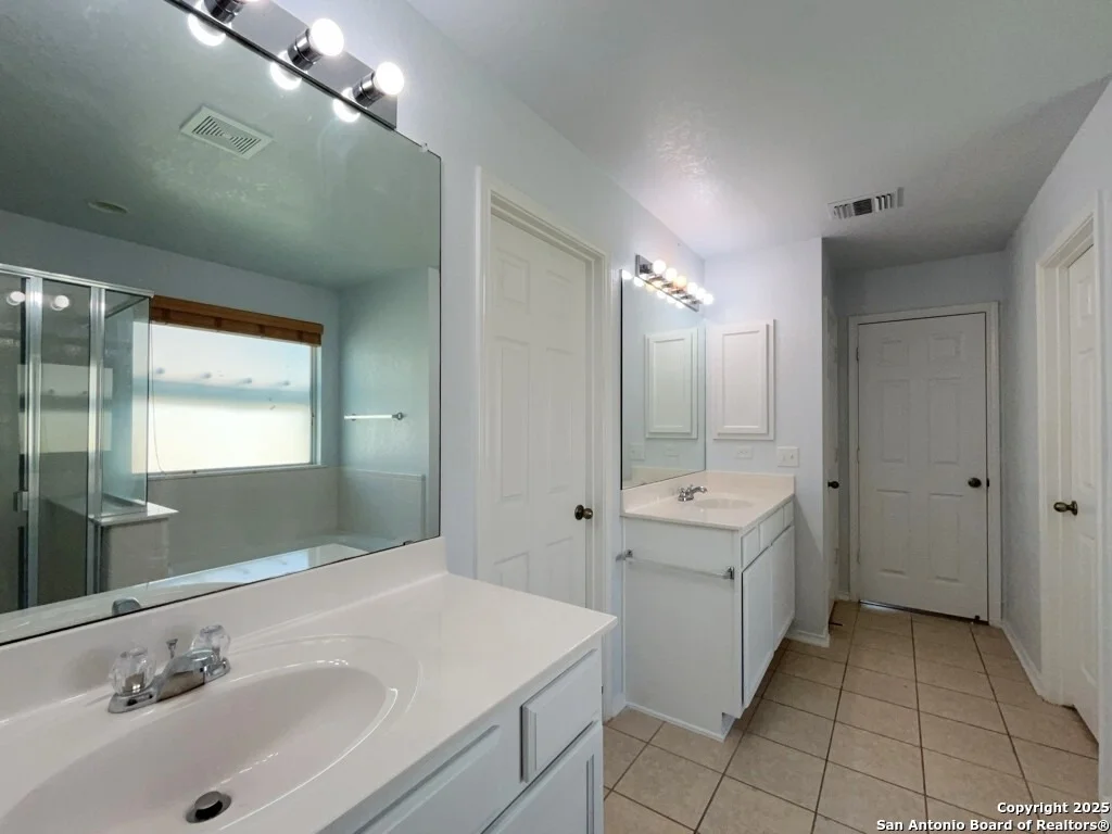 Photo of 4418 Semora Oak
