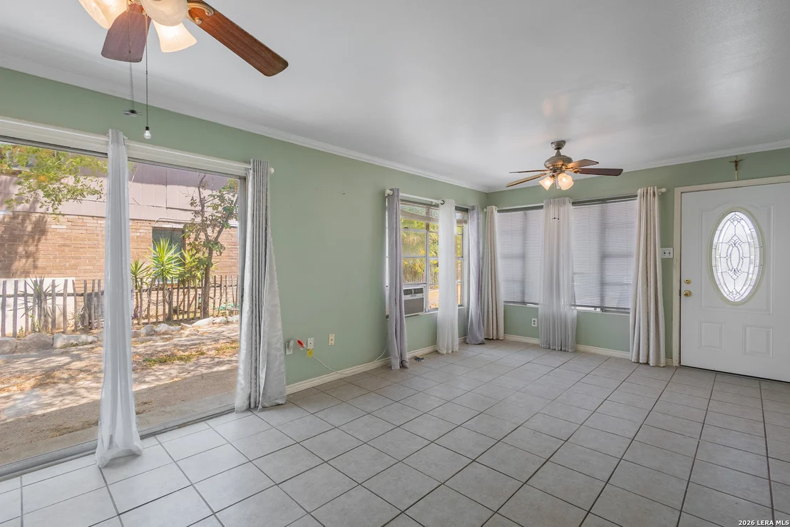 Photo of 819 N Comal