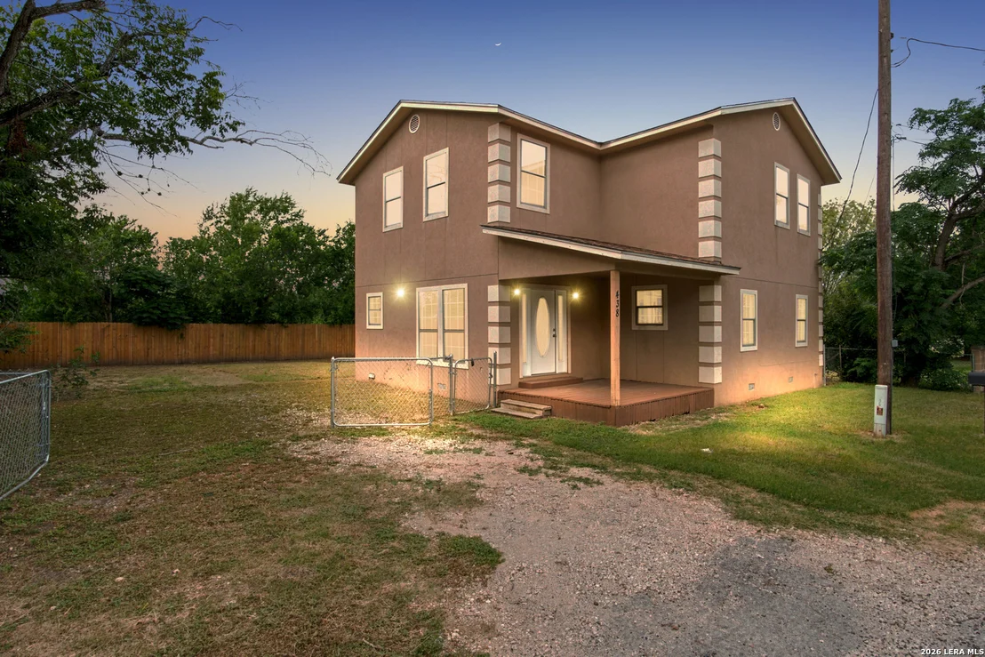 Photo of 438 CRESTHILL RD