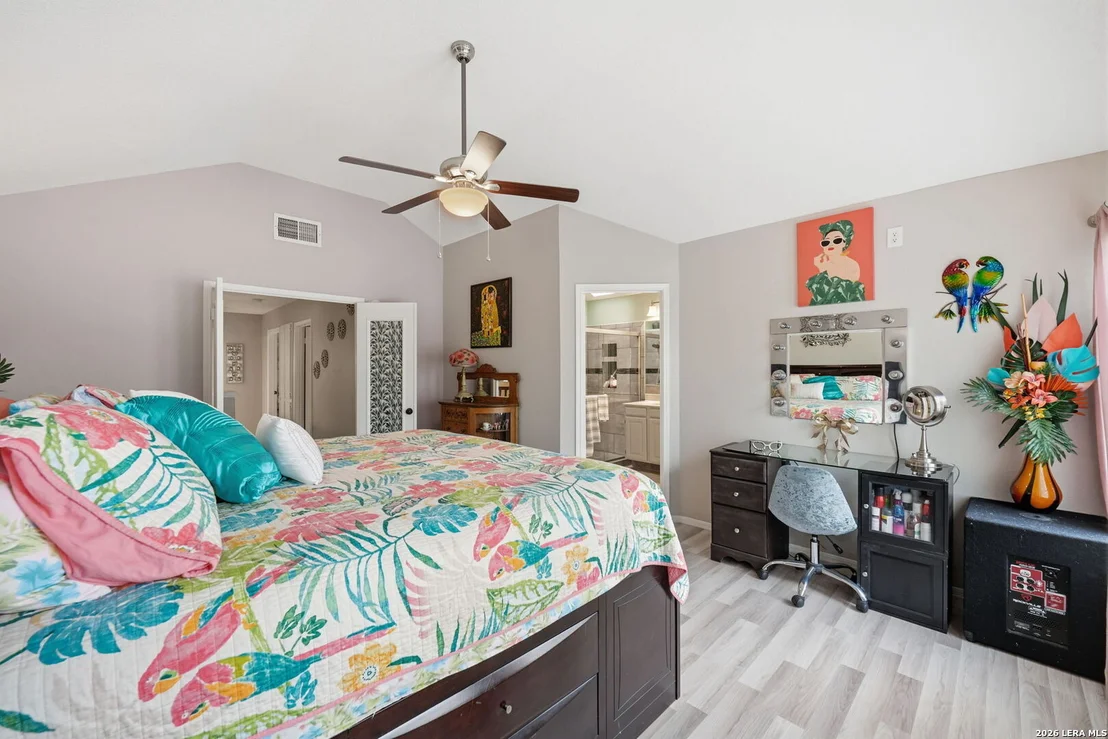 Photo of 302 HORNBEAN LN