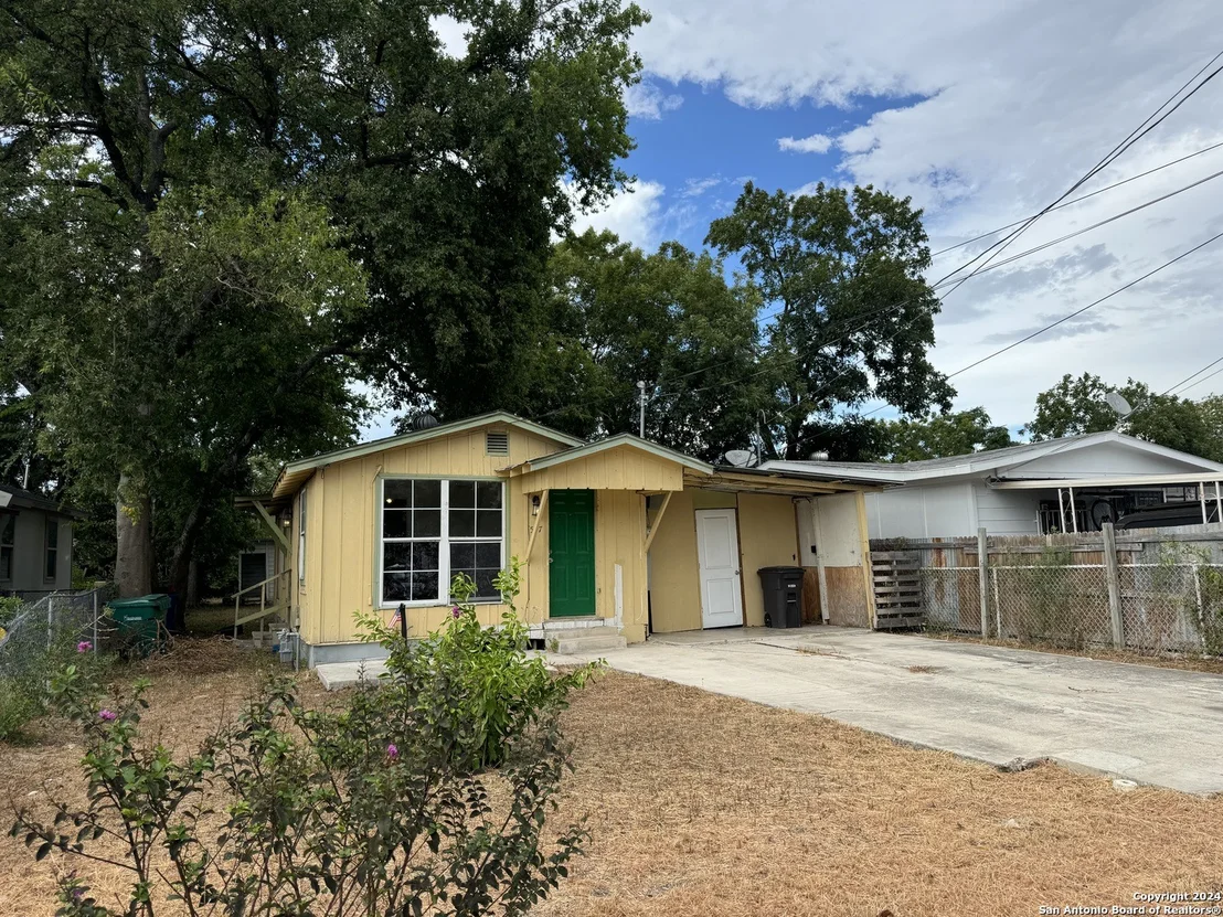 Photo of 527 sharmain PL