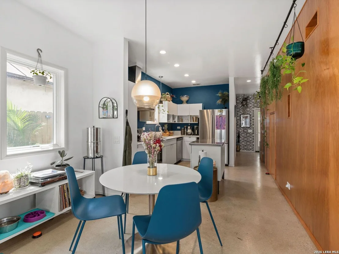 Photo of 325 LAVACA ST