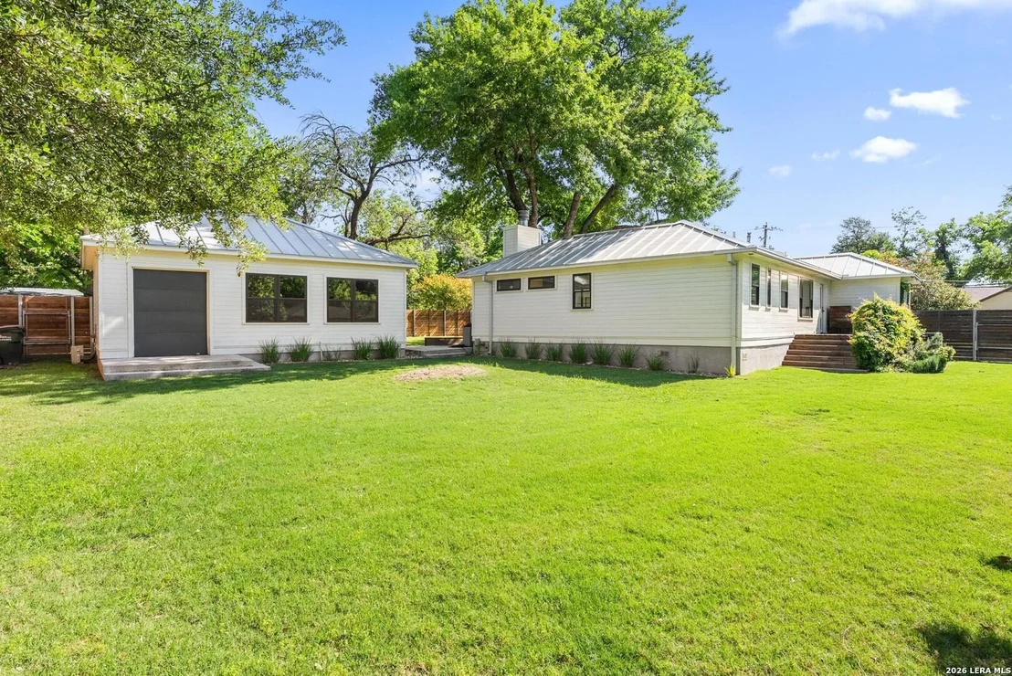 Photo of 1402 HUTTO RD