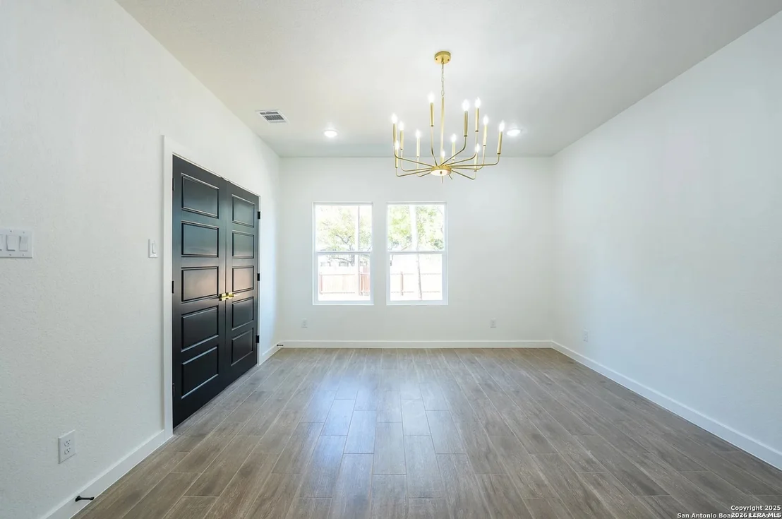 Photo of 229 Colonial Ln