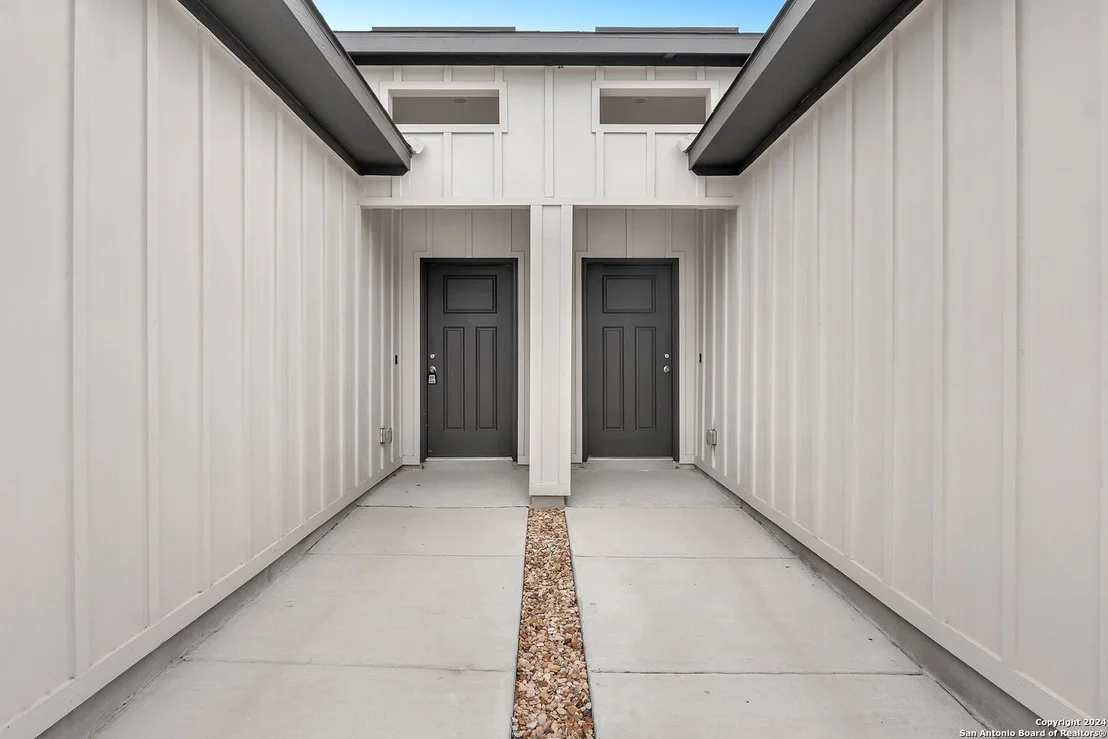 Photo of 5515 Devils Gate