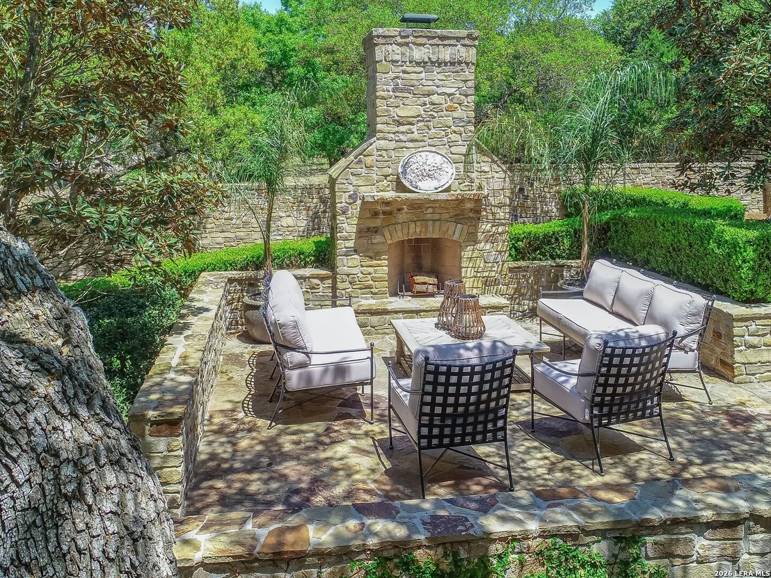 Photo of 914 Moonlight Dr