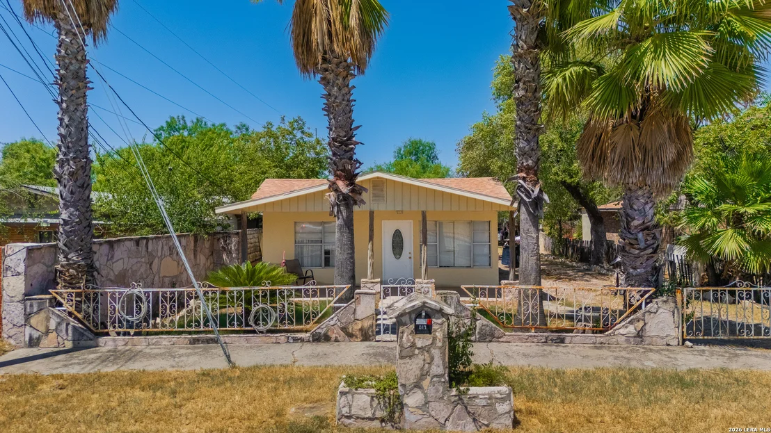 Photo of 819 N Comal
