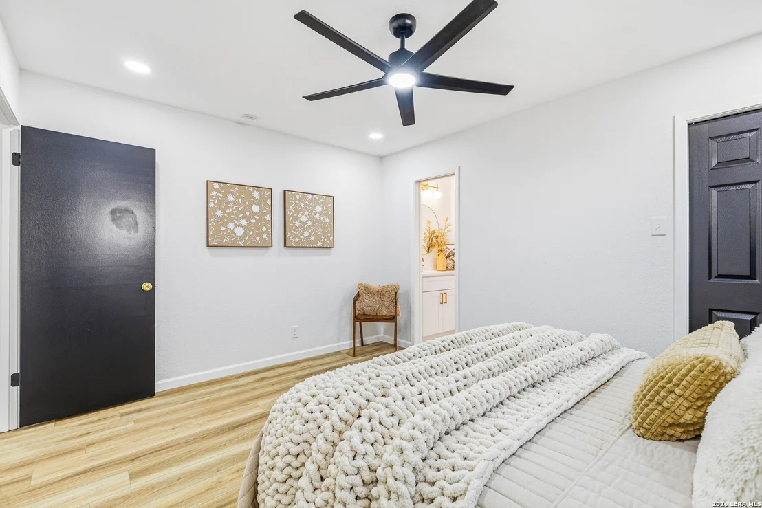 Photo of 6707 FOREST GRV