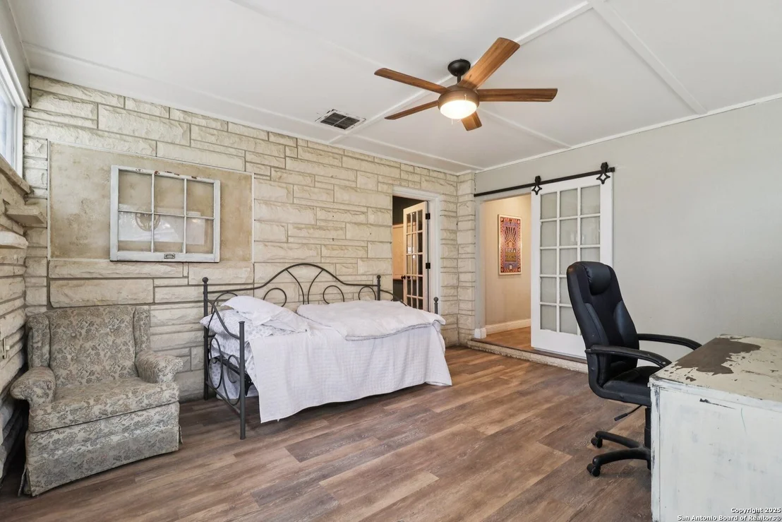 Photo of 503 Mockingbird