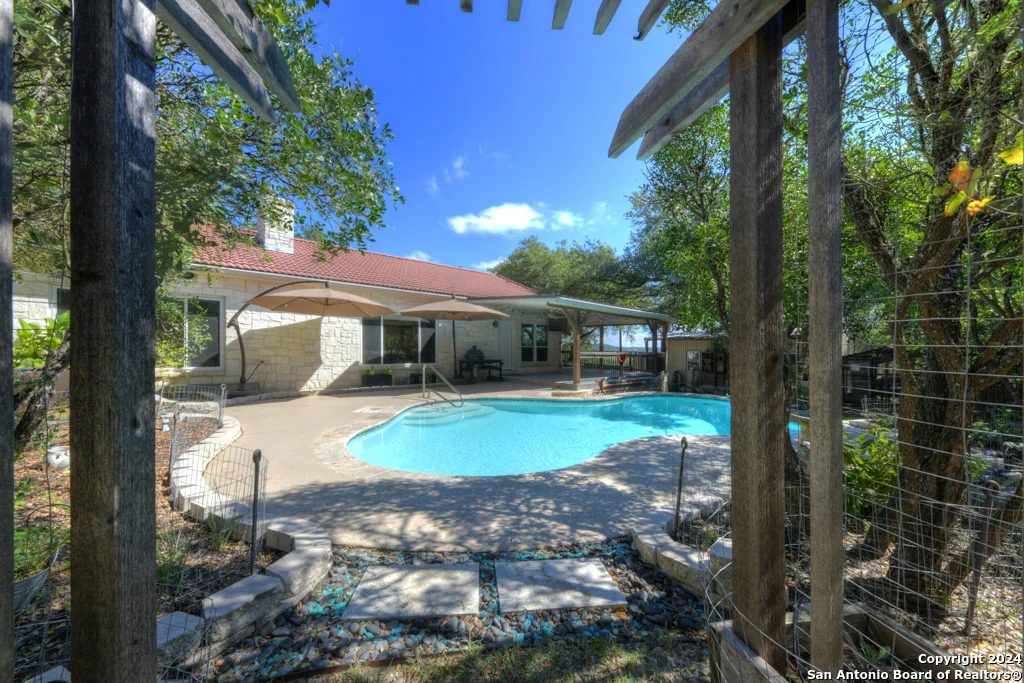 Photo of 172 LAKE FRONT DR